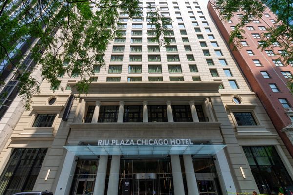 Hotel Riu Plaza Chicago — Property