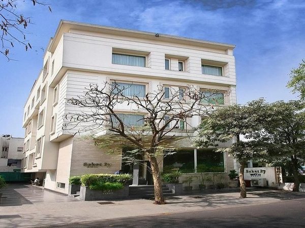 Hotel Saket 27 — Property