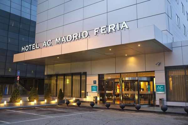 Hotel Suites Feria — Property