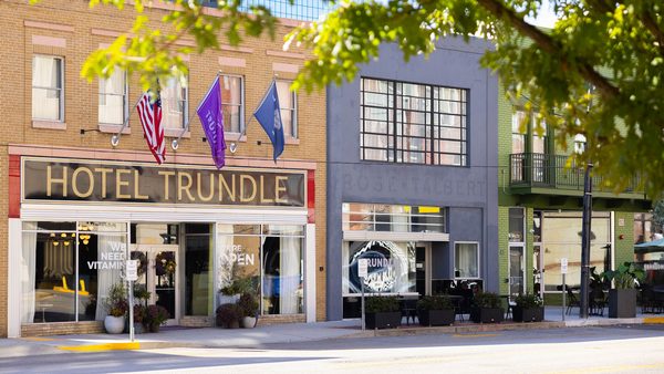 Hotel Trundle — Property
