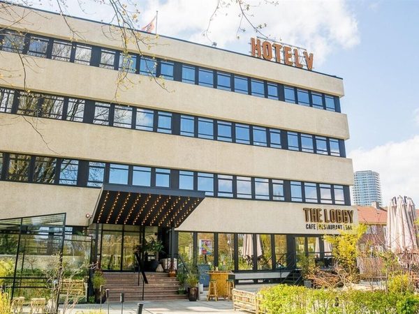 Hotel V Fizeaustraat — Property