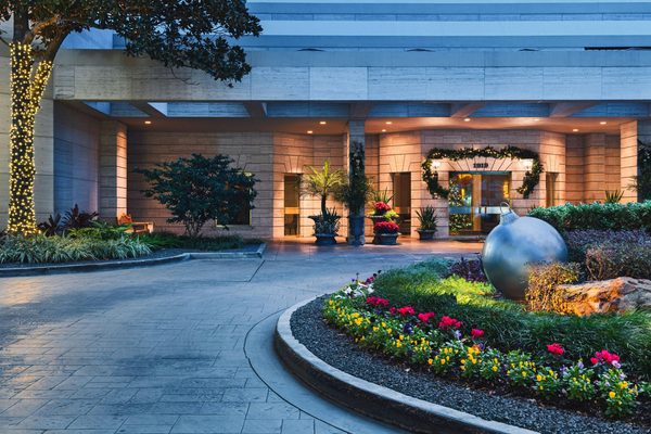 Houston Grand Hotel River Oaks — Property