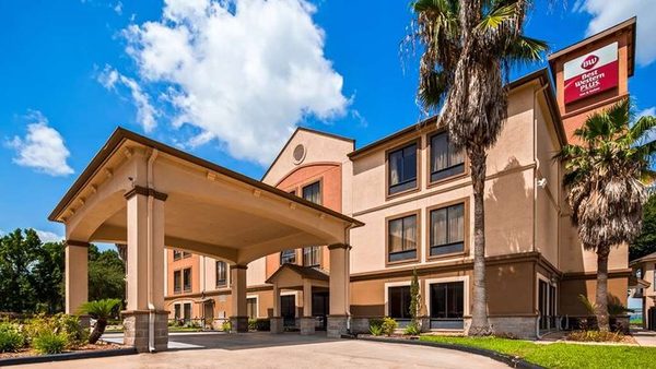 Houston Inn and Suites — Property