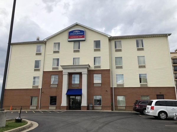 Howard Johnson by Wyndham Airport — Property