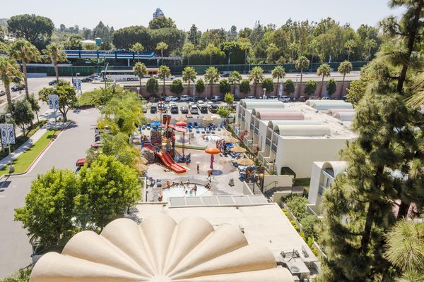 Howard Johnson by Wyndham Anaheim Hotel and Water Playground Anaheim California — Property