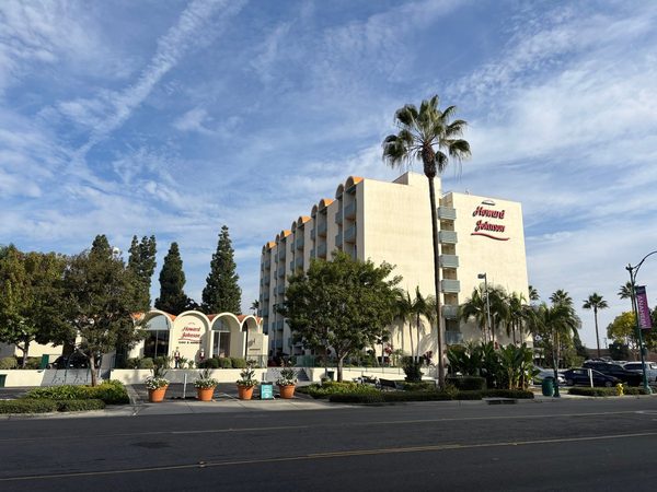 Howard Johnson by Wyndham Anaheim Hotel and Water Playground Anaheim California — Property