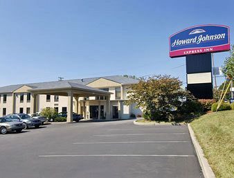 Howard Johnson by Wyndham Beckley — Property