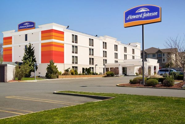 Howard Johnson by Wyndham Dalton — Property