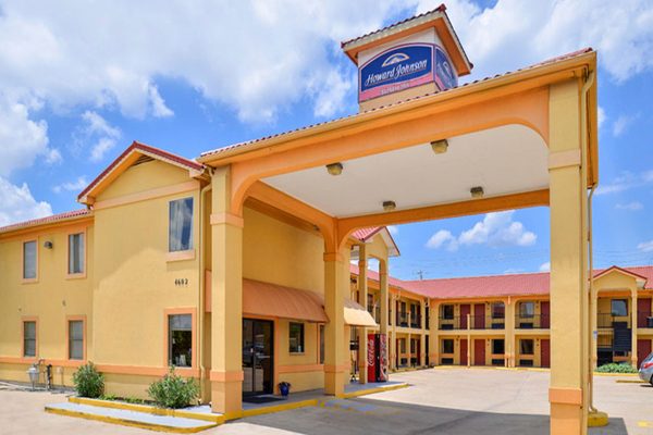 Howard Johnson By Wyndham Houston Heights downtown — Property