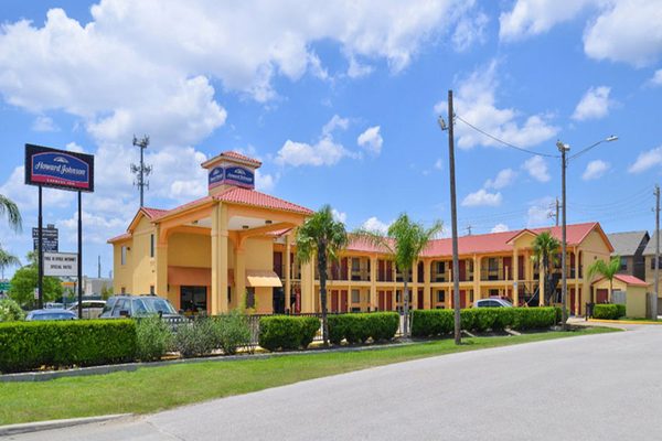 Howard Johnson By Wyndham Houston Heights downtown — Property