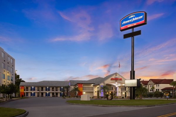 Howard Johnson by Wyndham Savannah GA — Property