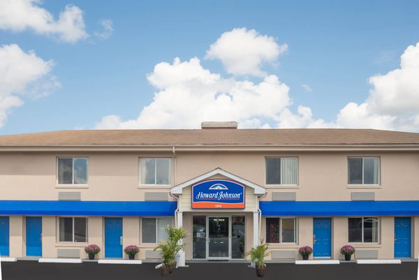 Howard Johnson by Wyndham Springfield — Property