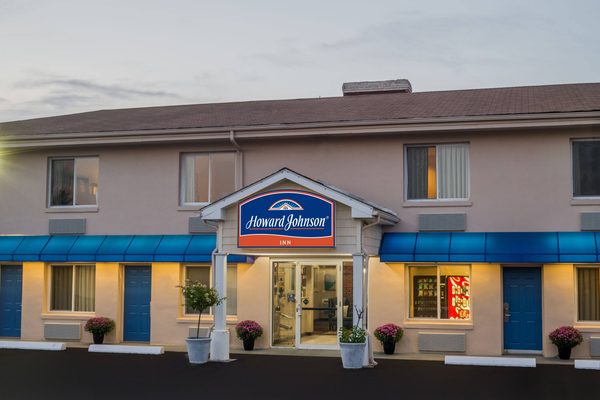 Howard Johnson by Wyndham Springfield — Property