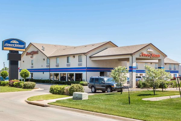 Howard Johnson by Wyndham Wichita Airport — Property