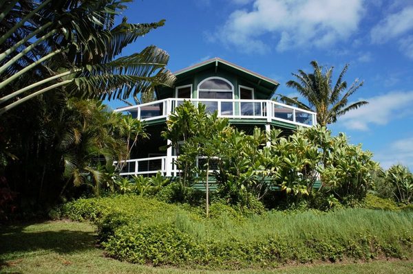 Huelo Pt Lookout Bed and Breakfast Maui — Property