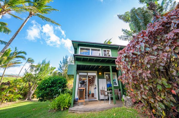 Huelo Pt Lookout Bed and Breakfast Maui — Property