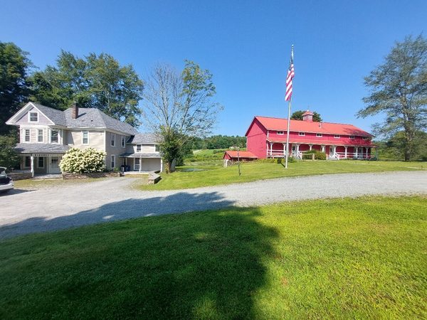 Inn at Tyler Hill Tyler Hill Pocono Mountains Region Pennsylvania — Property