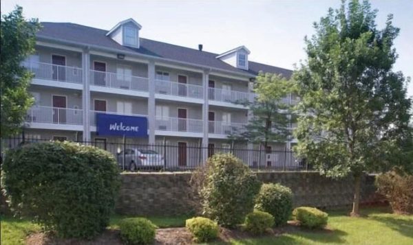 InTown Suites Extended Stay Louisville KY Wattbourne Lane — Property