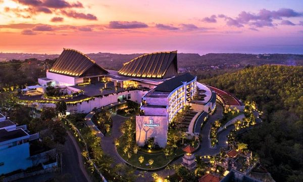 Jambuluwuk Oceano Seminyak — Property