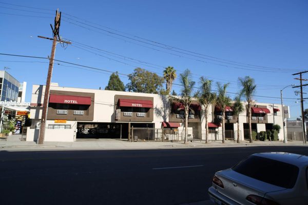 Knights Inn Woodland Hills Los Angeles California — Property