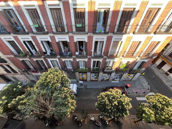 L H La Latina — Property