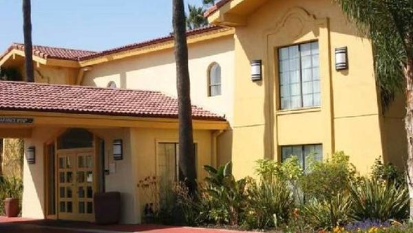 La Quinta Inn by Wyndham Costa Mesa Newport Beach — Property