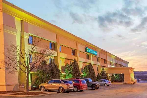 La Quinta Inn by Wyndham Milwaukee Airport Oak Creek — Property