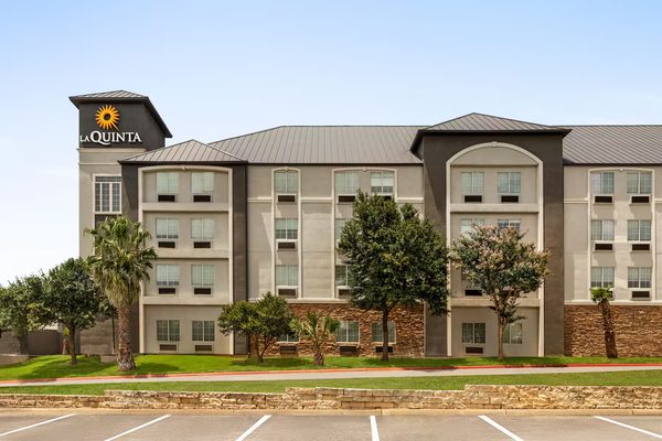 La Quinta Inn by Wyndham San Antonio I 35 N at Toepperwein — Property