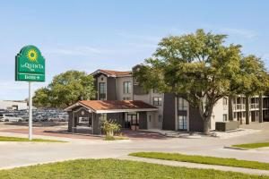 La Quinta Inn by Wyndham San Antonio I 35 N at Toepperwein — Property