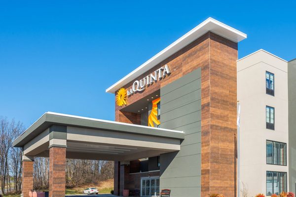 La Quinta Inn Suites by Wyndham Aberdeen APG — Property