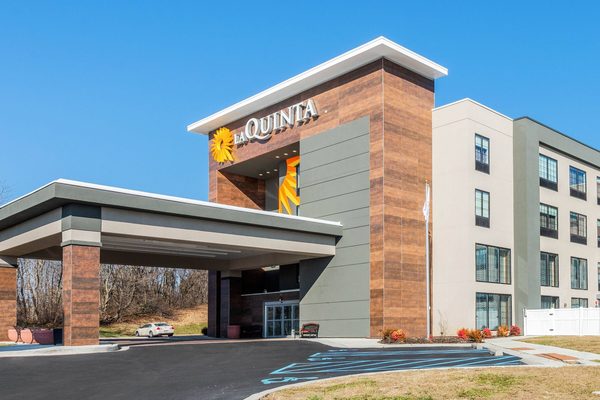 La Quinta Inn Suites by Wyndham Aberdeen APG — Property