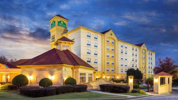 La Quinta Inn Suites by Wyndham Atlanta Ballpark Galleria — Property