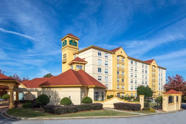 La Quinta Inn Suites by Wyndham Atlanta Ballpark Galleria — Property