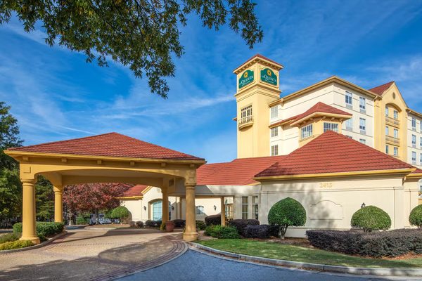 La Quinta Inn Suites by Wyndham Atlanta Ballpark Galleria — Property