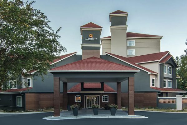 La Quinta Inn Suites by Wyndham Atlanta Perimeter Medical — Property