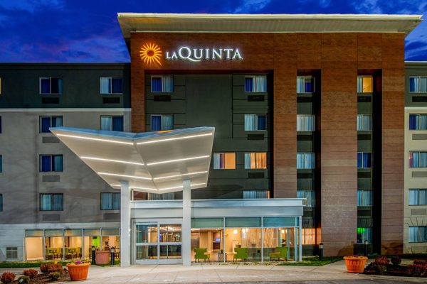 La Quinta Inn Suites by Wyndham Baltimore BWI Airport — Property
