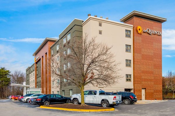 La Quinta Inn Suites by Wyndham Baltimore BWI Airport — Property