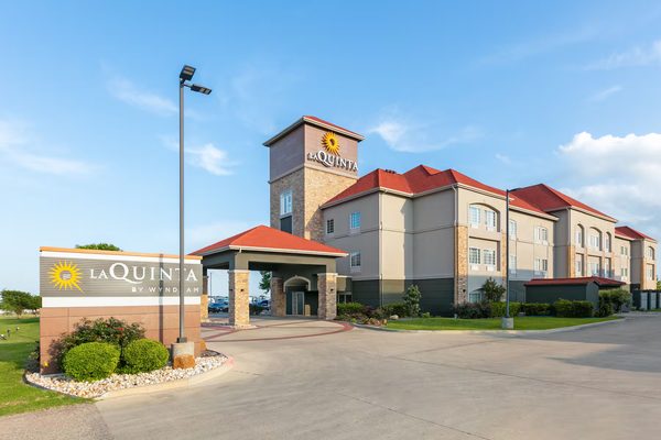 La Quinta Inn Suites by Wyndham Belton Temple South — Property