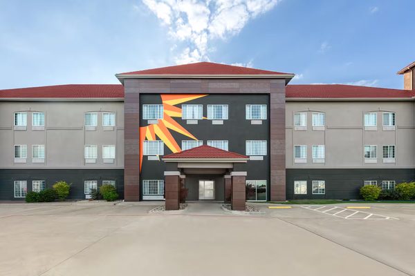 La Quinta Inn Suites by Wyndham Belton Temple South — Property