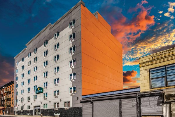 La Quinta Inn Suites by Wyndham Brooklyn Central — Property