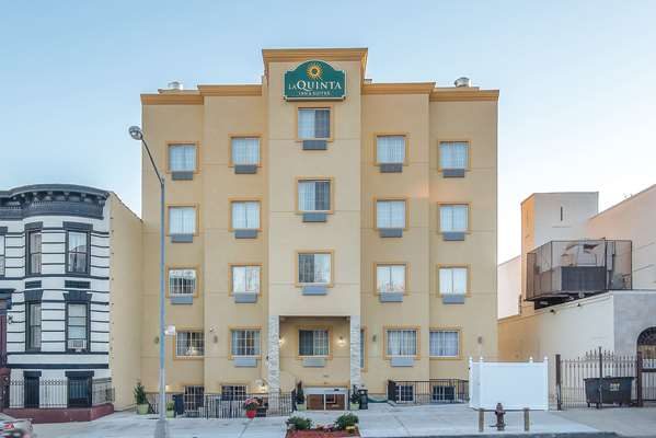 La Quinta Inn Suites by Wyndham Brooklyn Central — Property