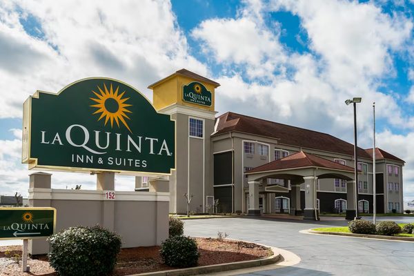 La Quinta Inn Suites by Wyndham Canton MS — Property