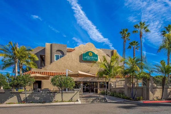 La Quinta Inn Suites by Wyndham Carlsbad — Property