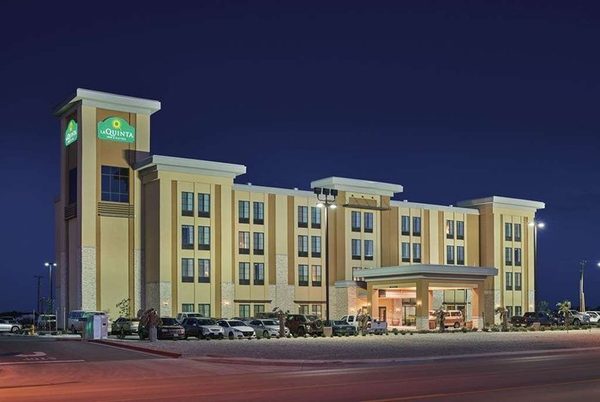 La Quinta Inn Suites by Wyndham Carlsbad — Property