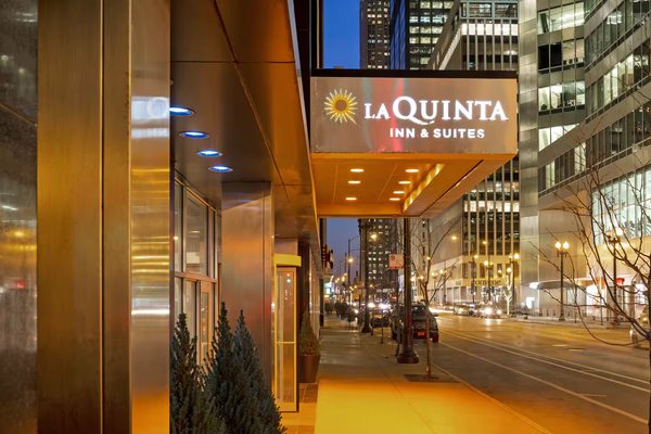 La Quinta Inn Suites By Wyndham Chicago Downtown Chicago Illinois — Property