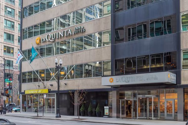 La Quinta Inn Suites By Wyndham Chicago Downtown Chicago Illinois — Property