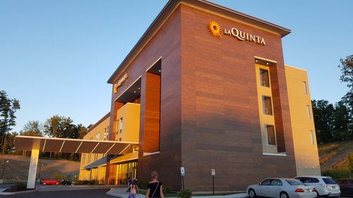 La Quinta Inn Suites by Wyndham Clifton Park — Property
