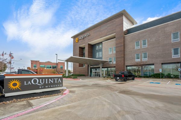 La Quinta Inn Suites by Wyndham College Station South — Property