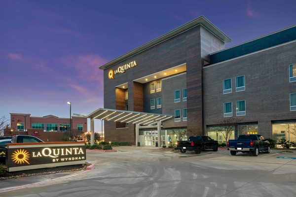 La Quinta Inn Suites by Wyndham College Station South — Property