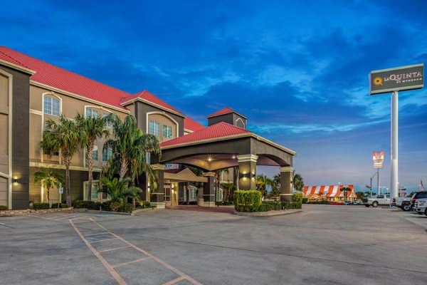 La Quinta Inn Suites by Wyndham Corpus Christi Airport — Property
